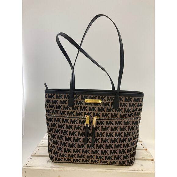 MICHAEL KORS, LARGE CANVAS SIGNATURE PRINT SHOULDER BAG - Picture 2 of 11